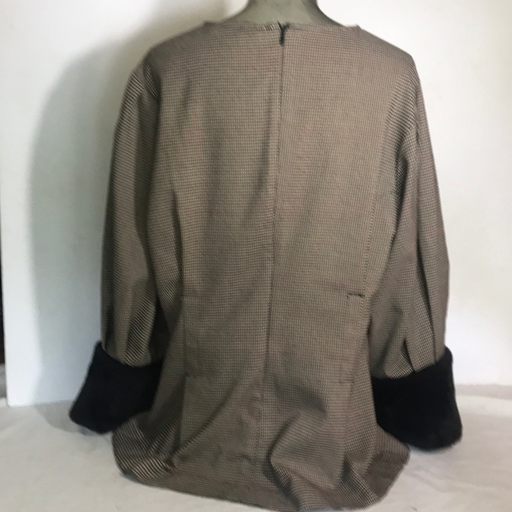 “ZARA WOMAN “ Faux Fur Cuffed Houndstooth Top. - Picture 6 of 10